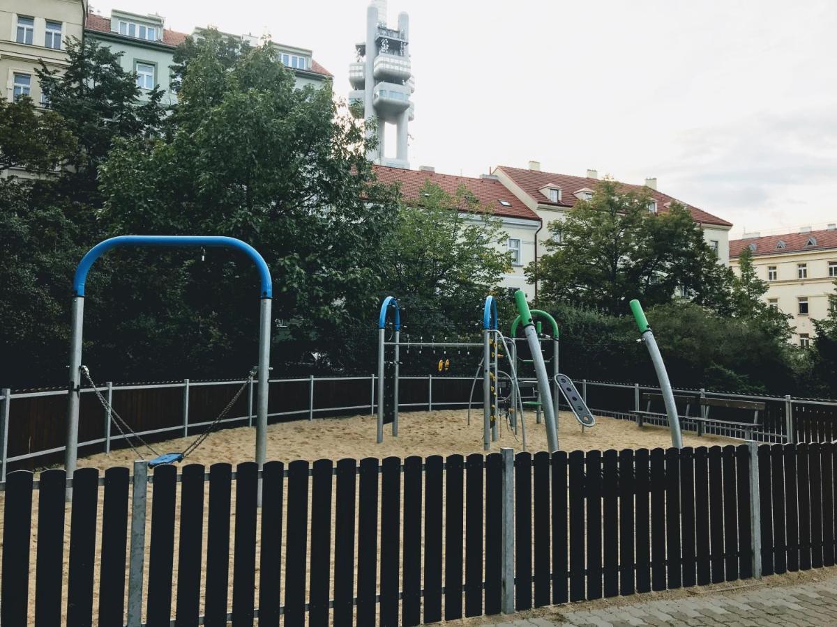 Modern Futuristic Apartment / Zizkov Tv Tower + Metro Station Praag Buitenkant foto